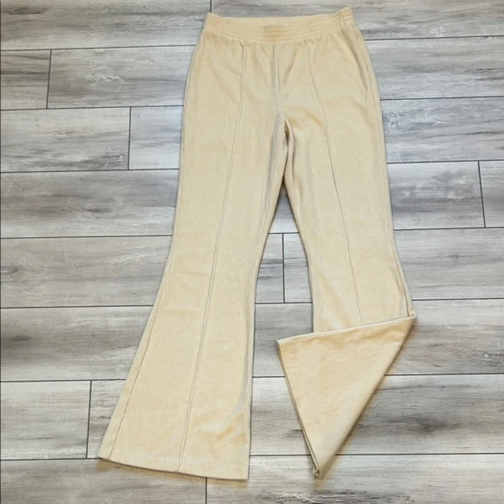 Aerie cream bell bottom flare pull on ribbed leggings size small